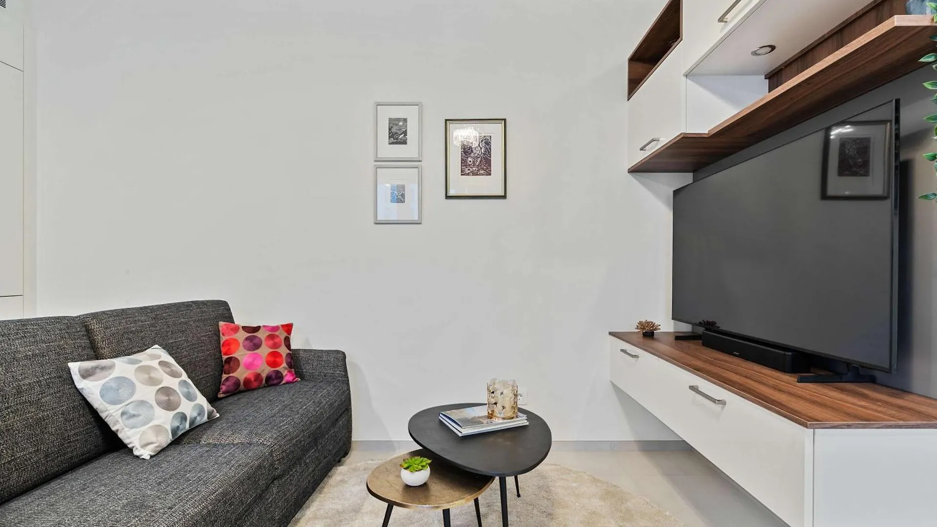 Stylish Apt With Balcony Wifi & Free Parking Luxembourg Apartment