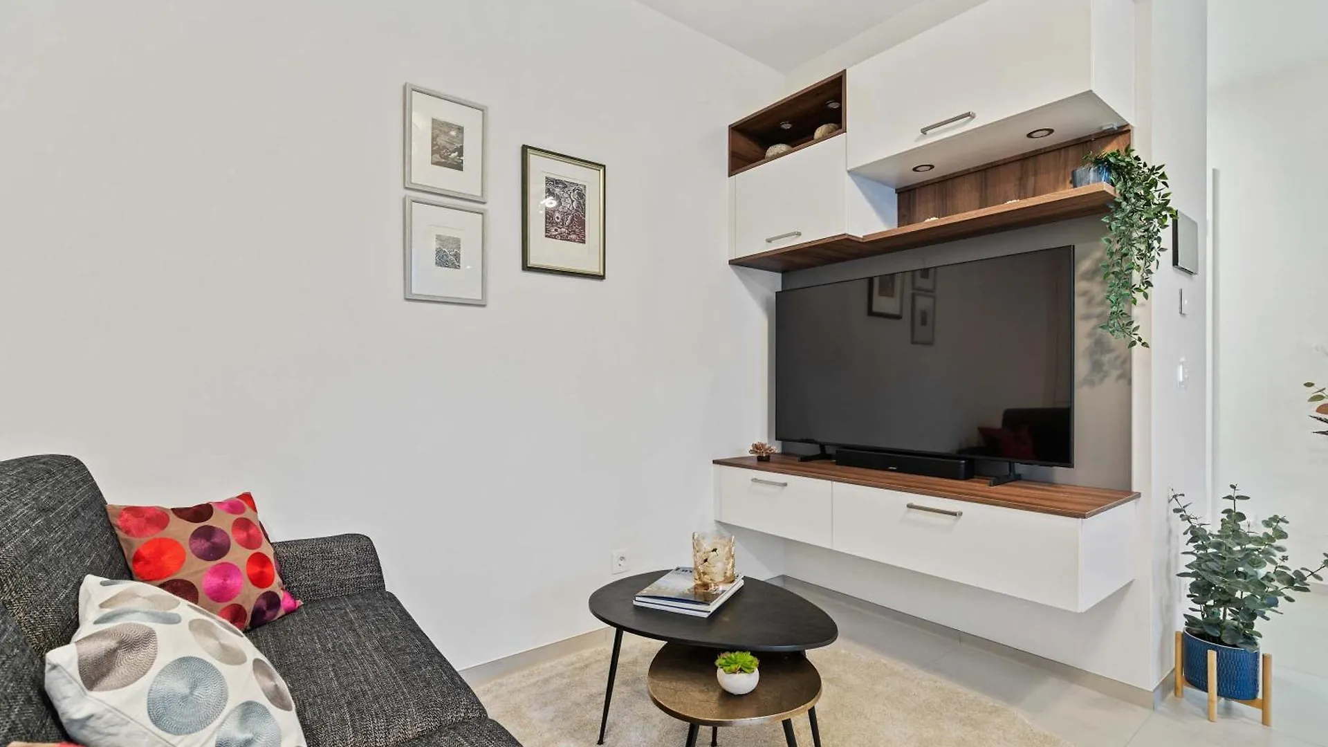 Stylish Apt With Balcony Wifi & Free Parking Luxembourg Apartment