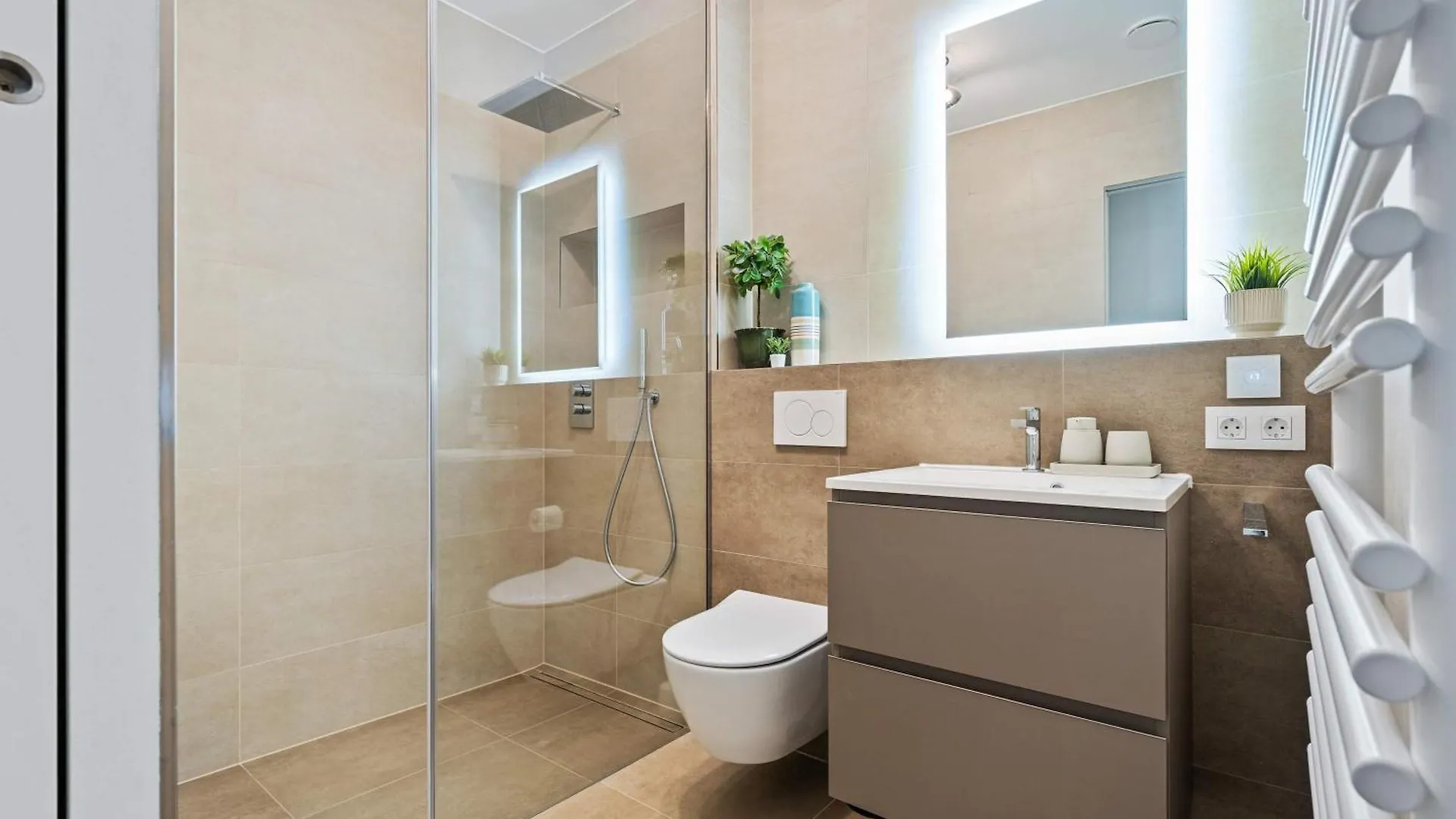 Stylish Apt With Balcony Wifi & Free Parking Luxembourg